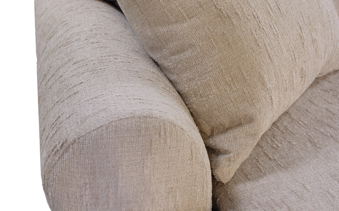 Stone & Leigh Cora Upholstered Loveseat