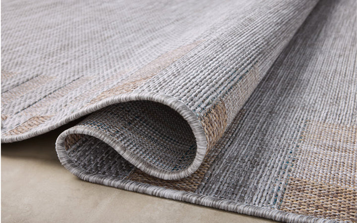 Loloi Teagan Collection Silver & Natural 5.3 x 7.6 Area Rug