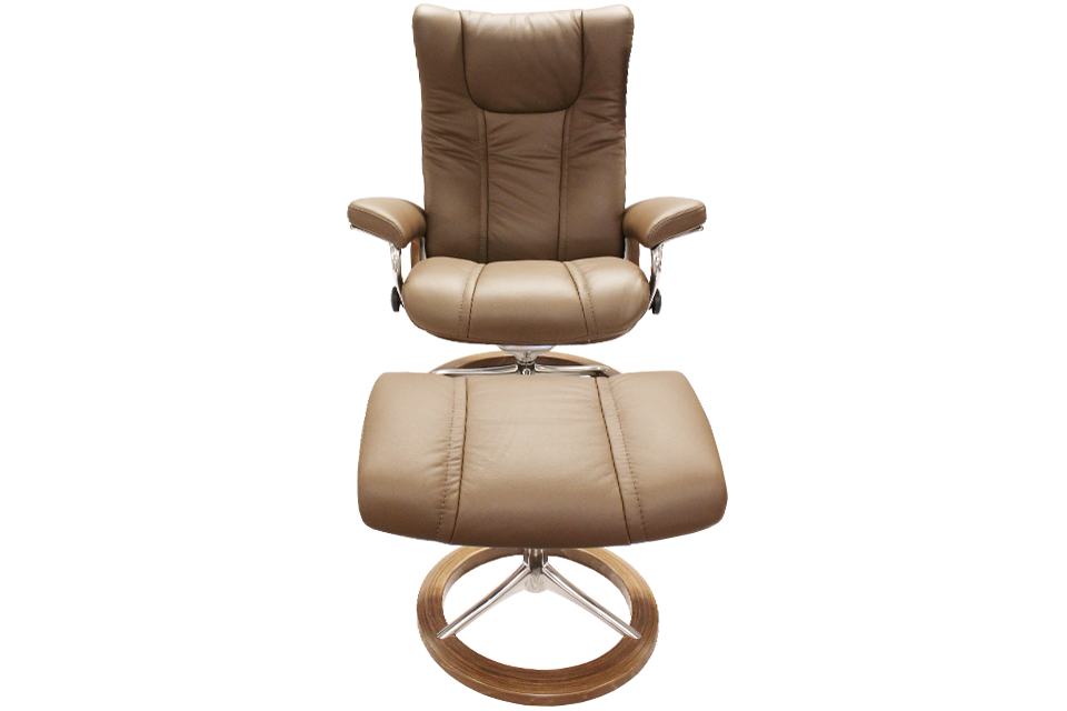 Ekornes Stressless Wing Chair And Ottoman – Redekers