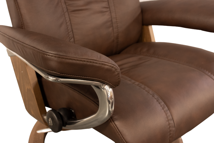 Ekornes Stressless Wing Signature Recliner And Ottoman